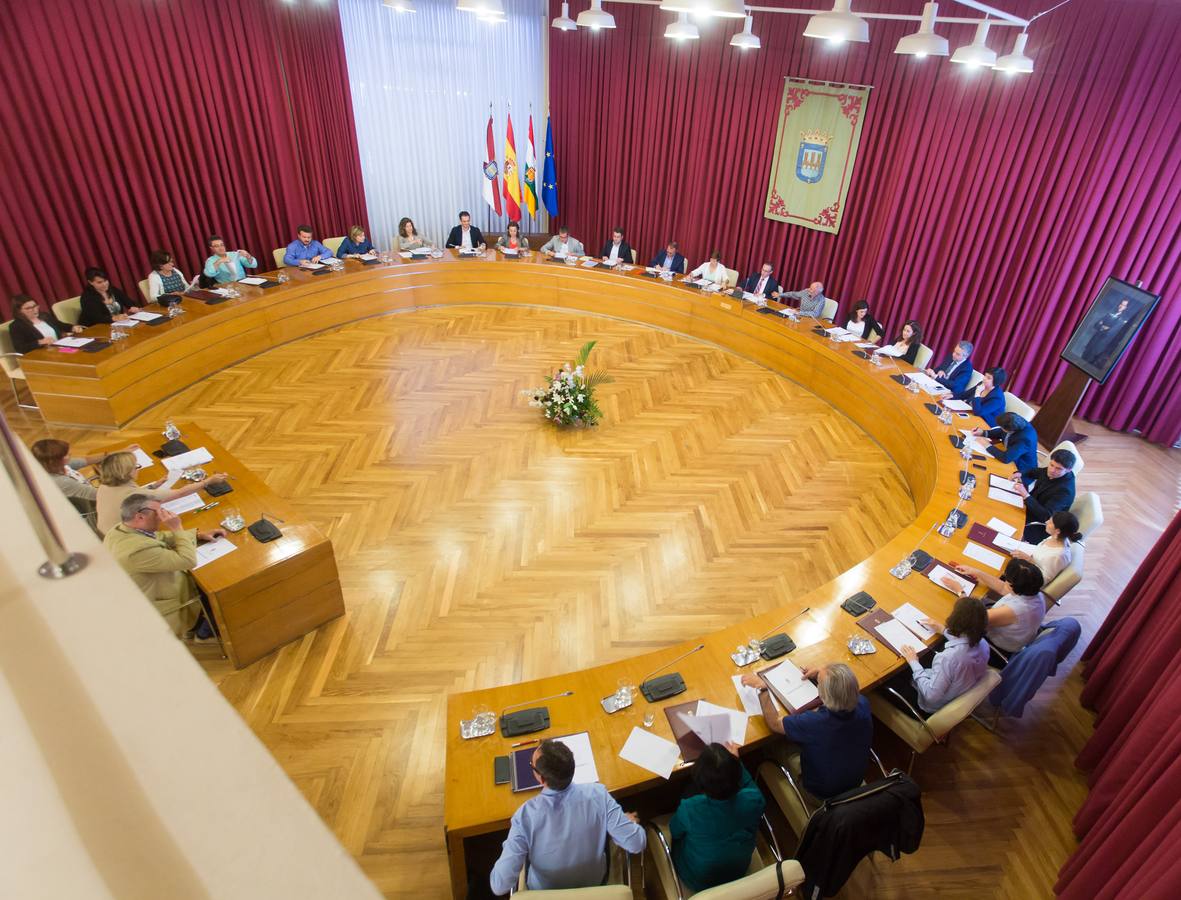 Primera sesión plenaria del Ayuntamiento de Logroño