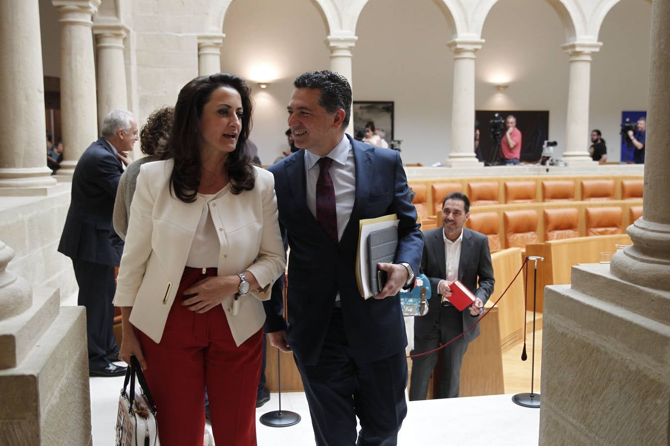 Ceniceros pierde la primera votación en el Parlamento riojano