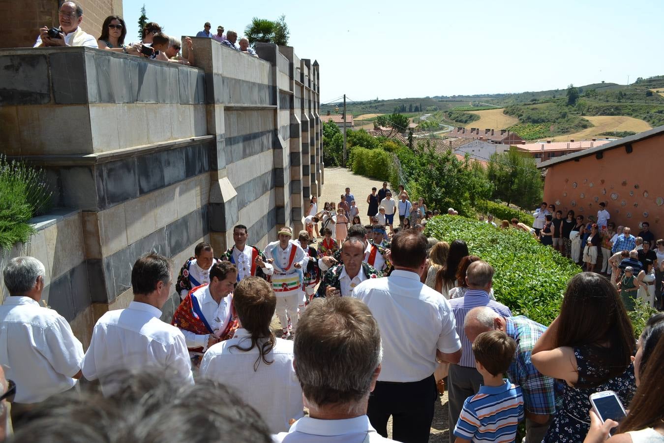 Danza y procesión de la Virgen Blanca en Ventosa