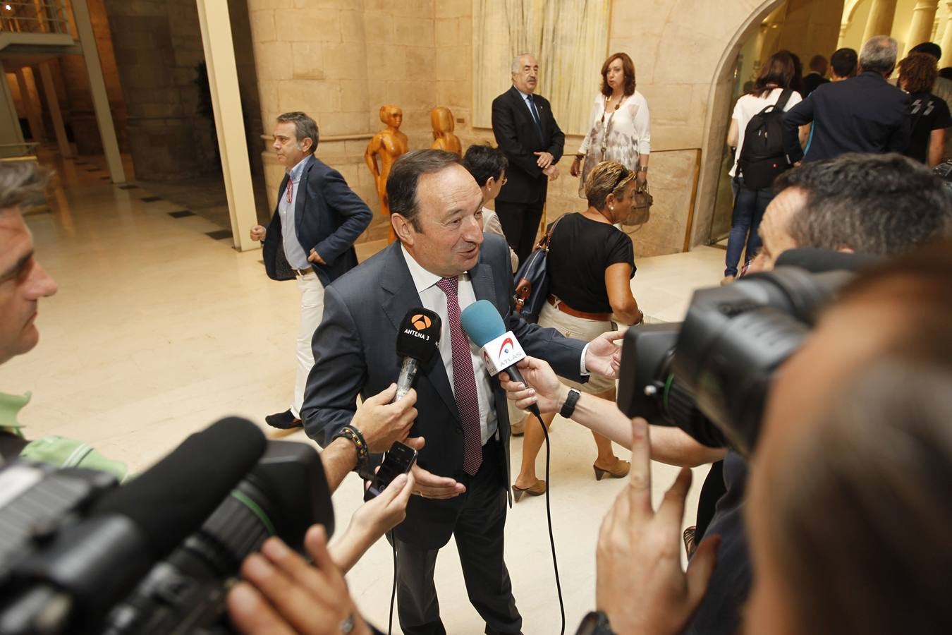 Un día histórico en el Parlamento riojano