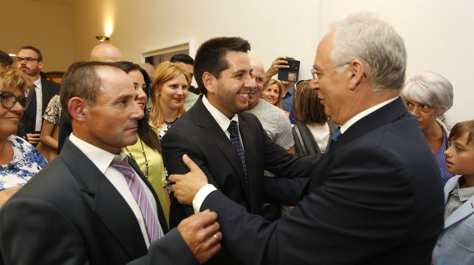 Un día histórico en el Parlamento riojano