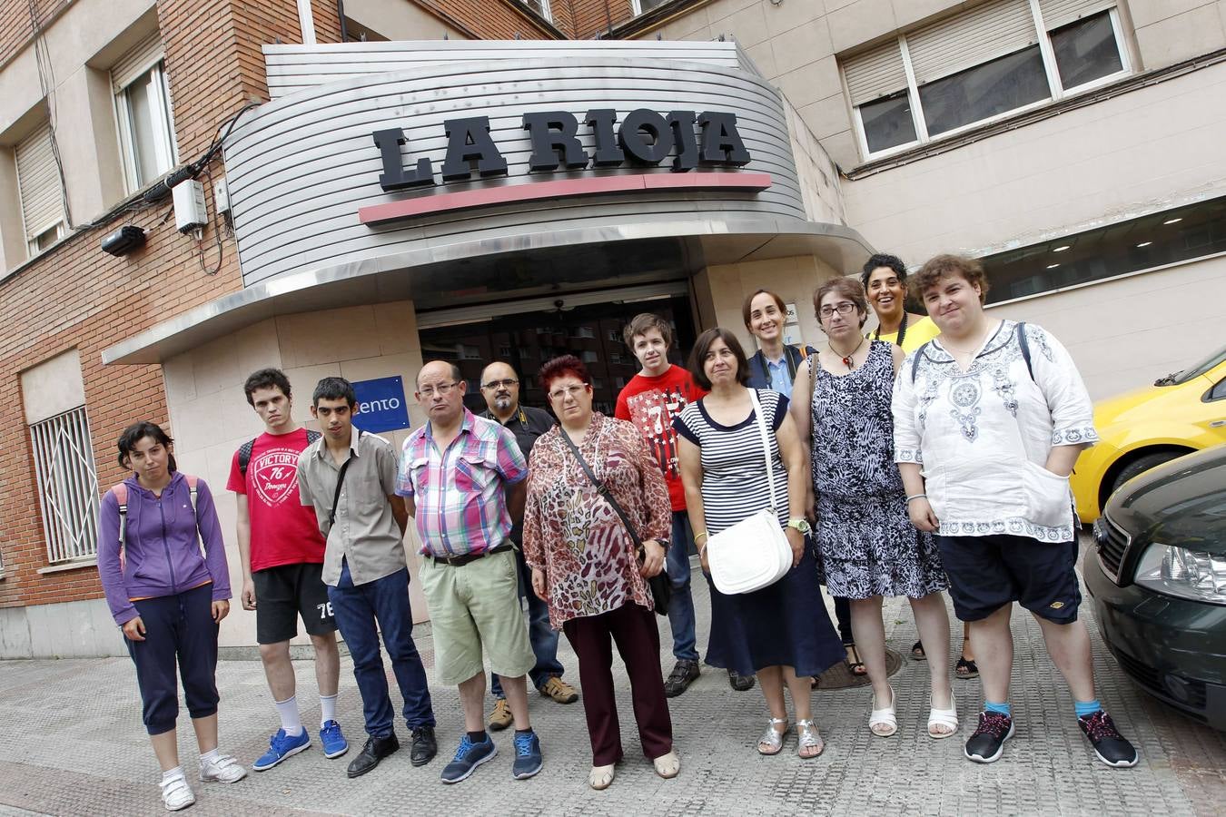 Los alumnos del curso de Comunicación y Protocolo organizado por FEAPS La Rioja visitan la multimedia de Diario LA RIOJA