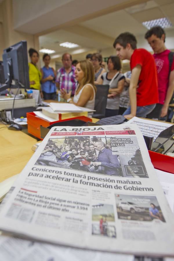 Los alumnos del curso de Comunicación y Protocolo organizado por FEAPS La Rioja visitan la multimedia de Diario LA RIOJA