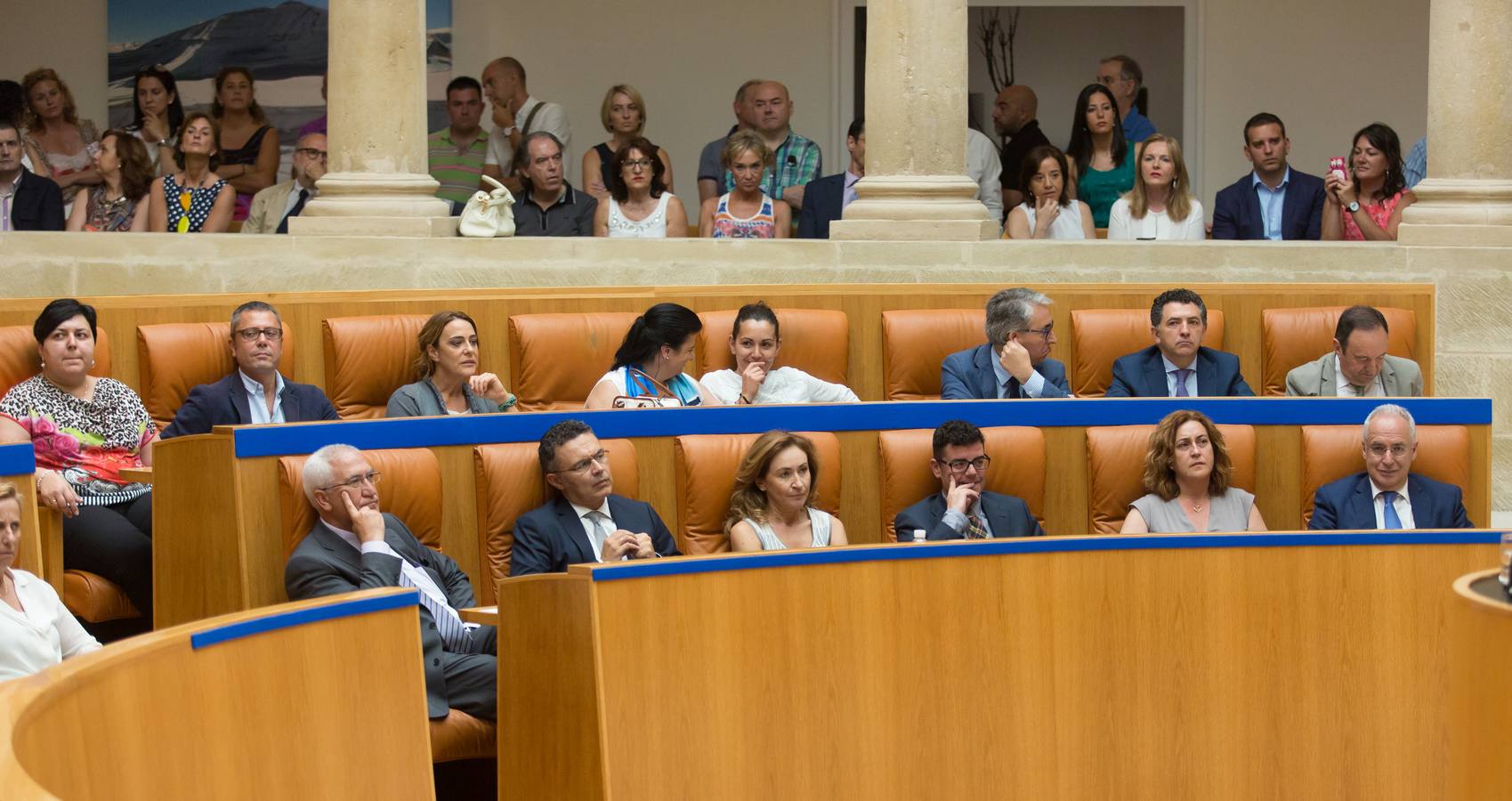 Del Río y Azofra toman posesión de diputados en el Parlamento riojano