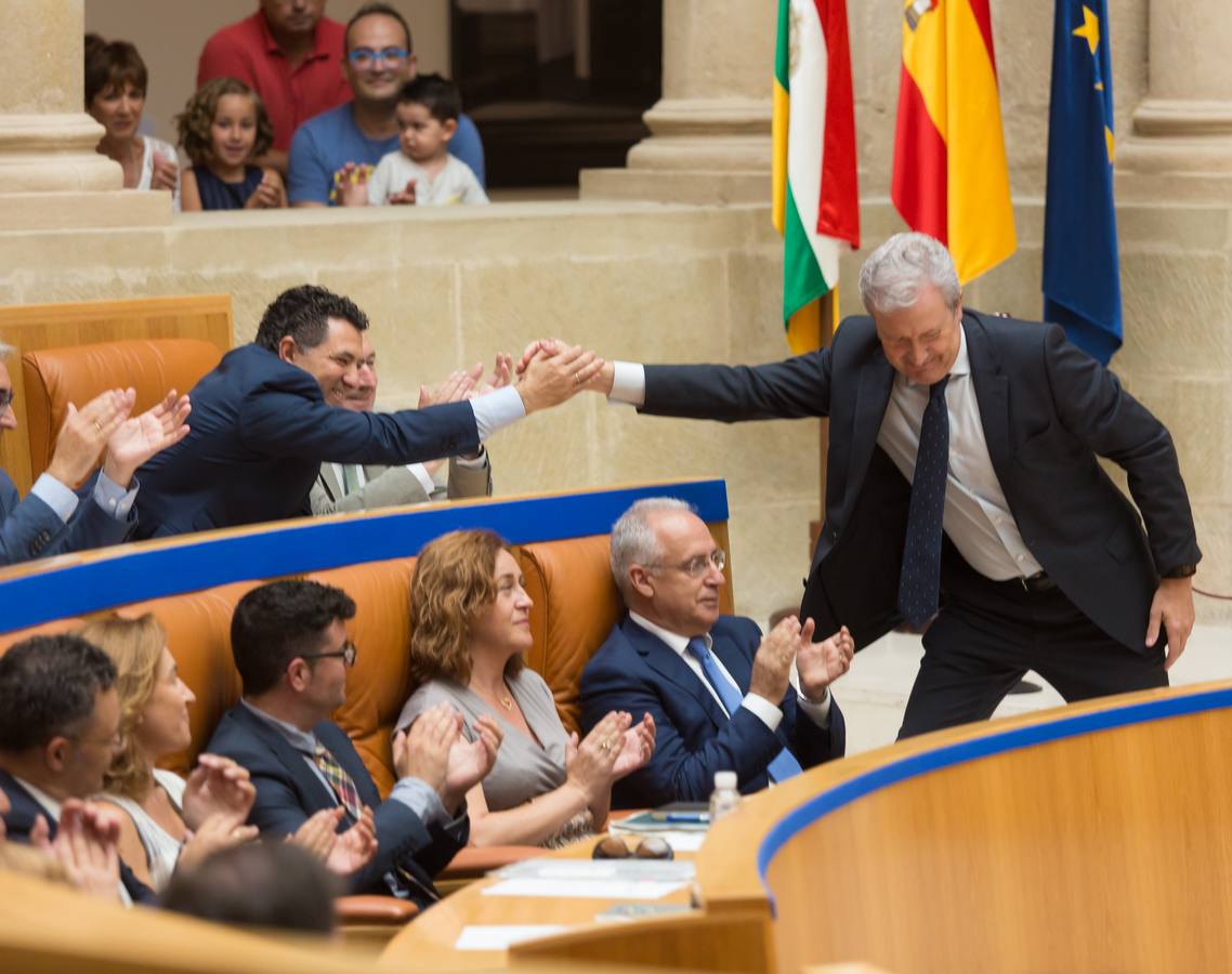 Del Río y Azofra toman posesión de diputados en el Parlamento riojano