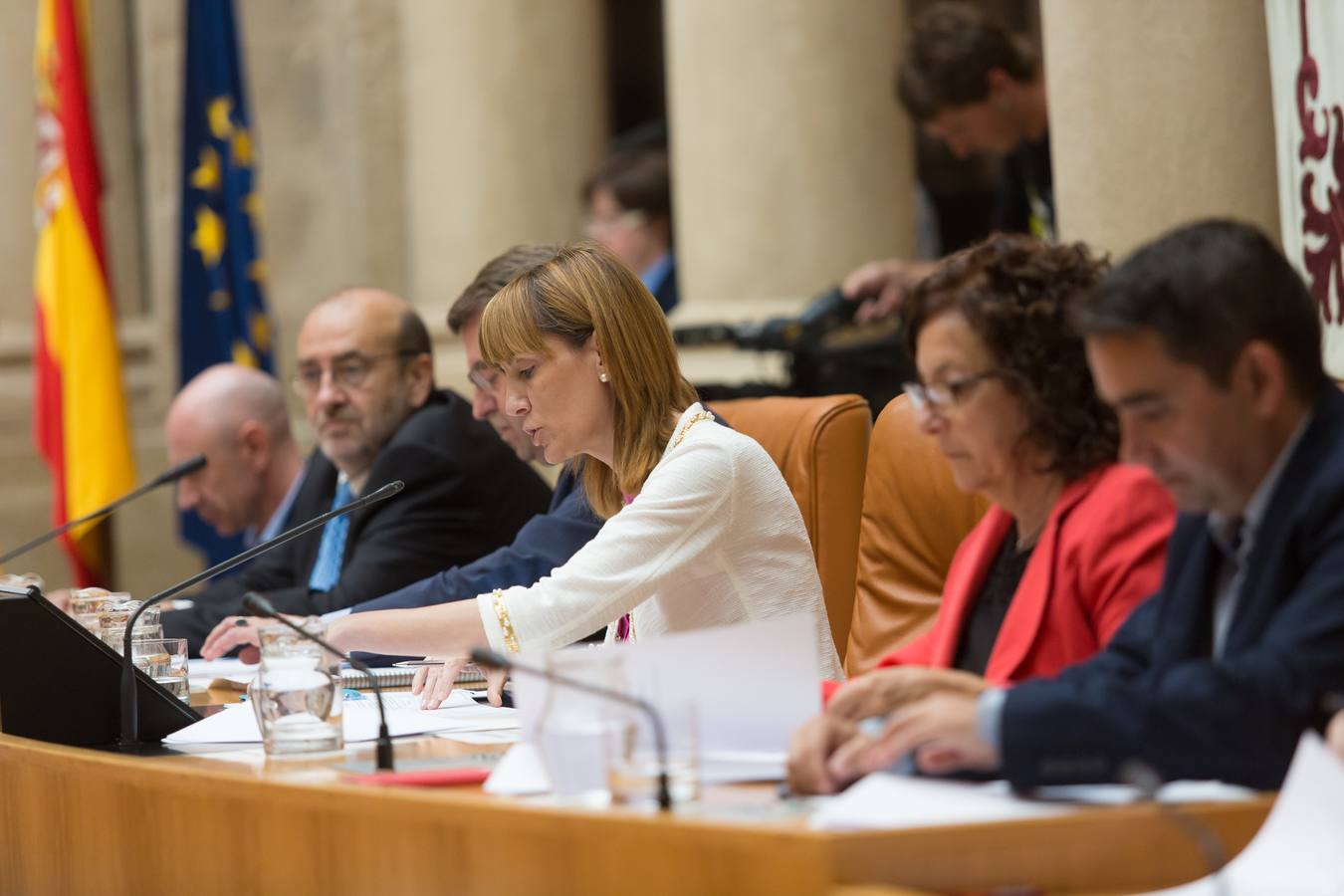 Del Río y Azofra toman posesión de diputados en el Parlamento riojano