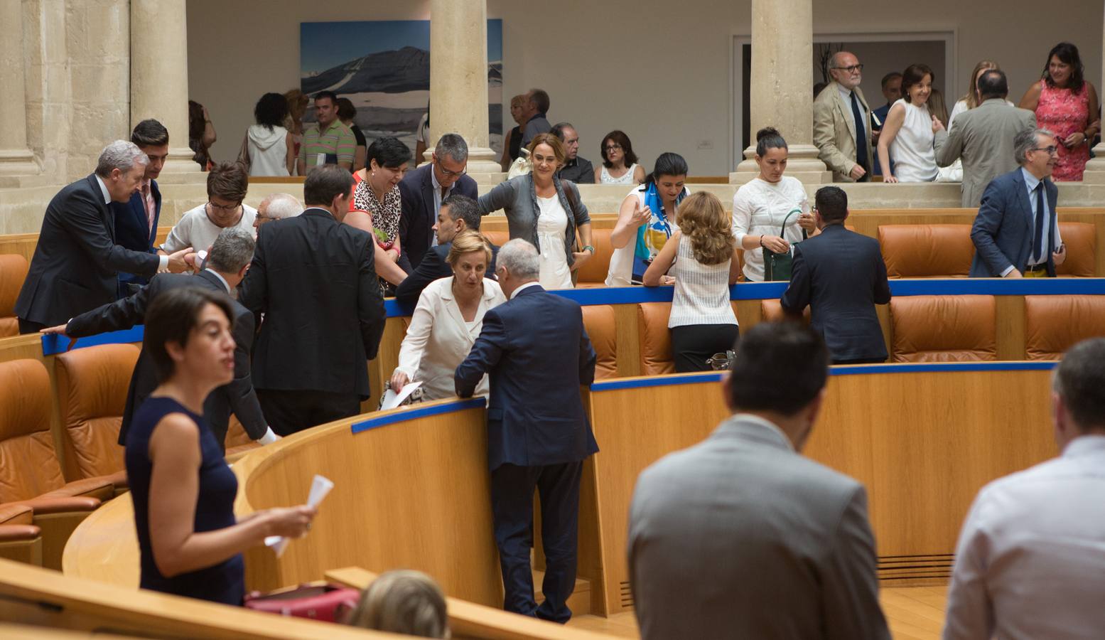 Del Río y Azofra toman posesión de diputados en el Parlamento riojano