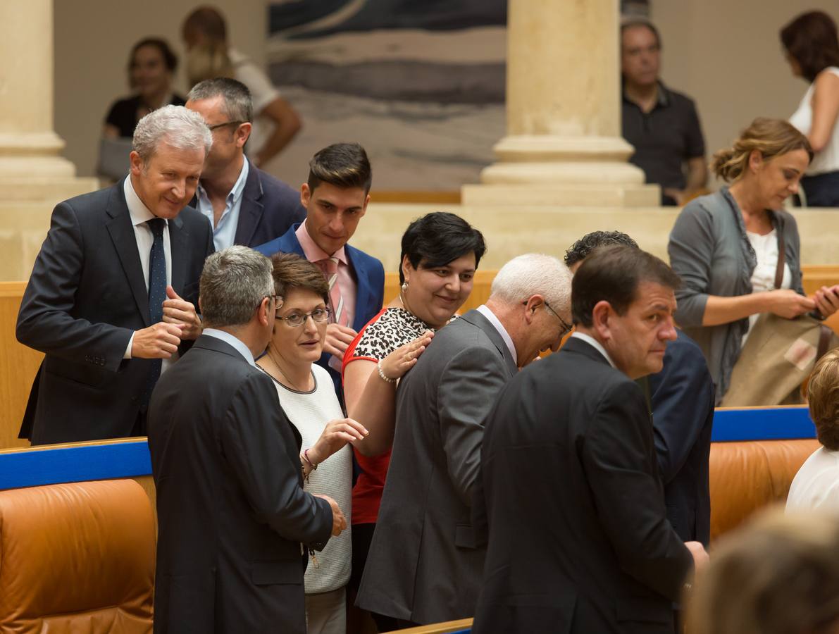 Del Río y Azofra toman posesión de diputados en el Parlamento riojano