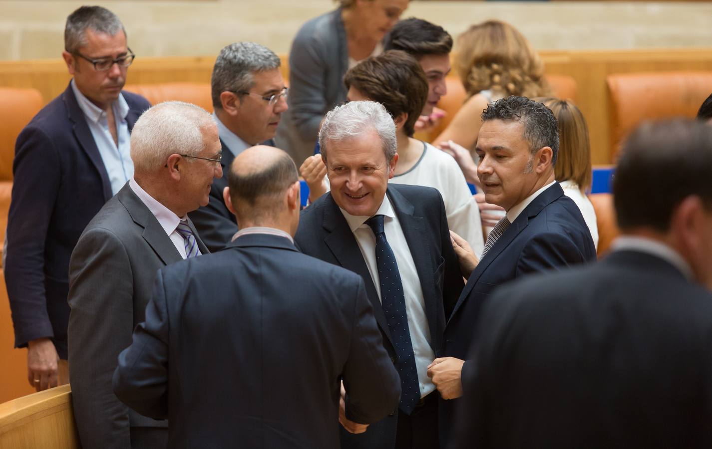 Del Río y Azofra toman posesión de diputados en el Parlamento riojano