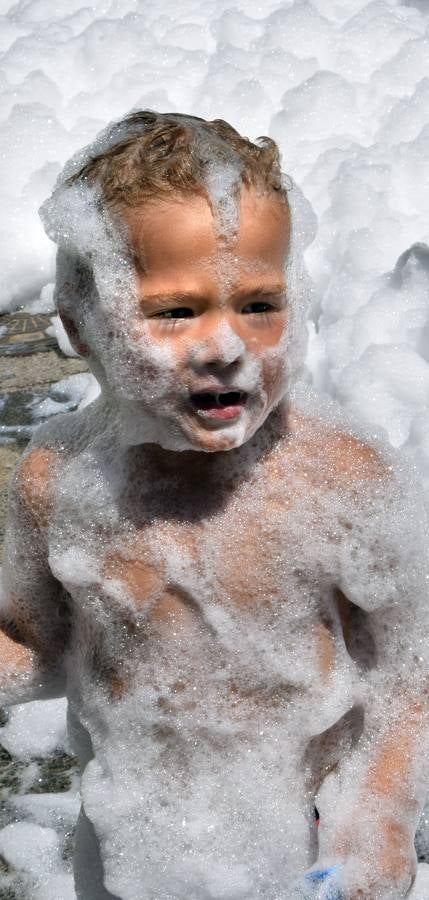 Fiesta de la espuma en El Cortijo