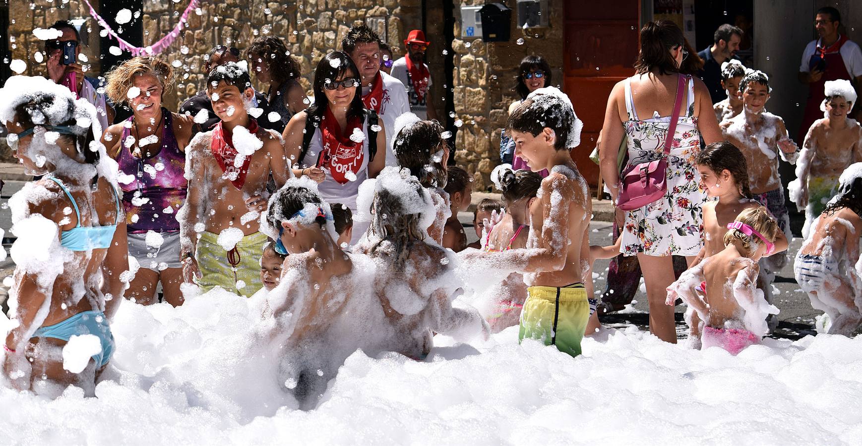 Fiesta de la espuma en El Cortijo