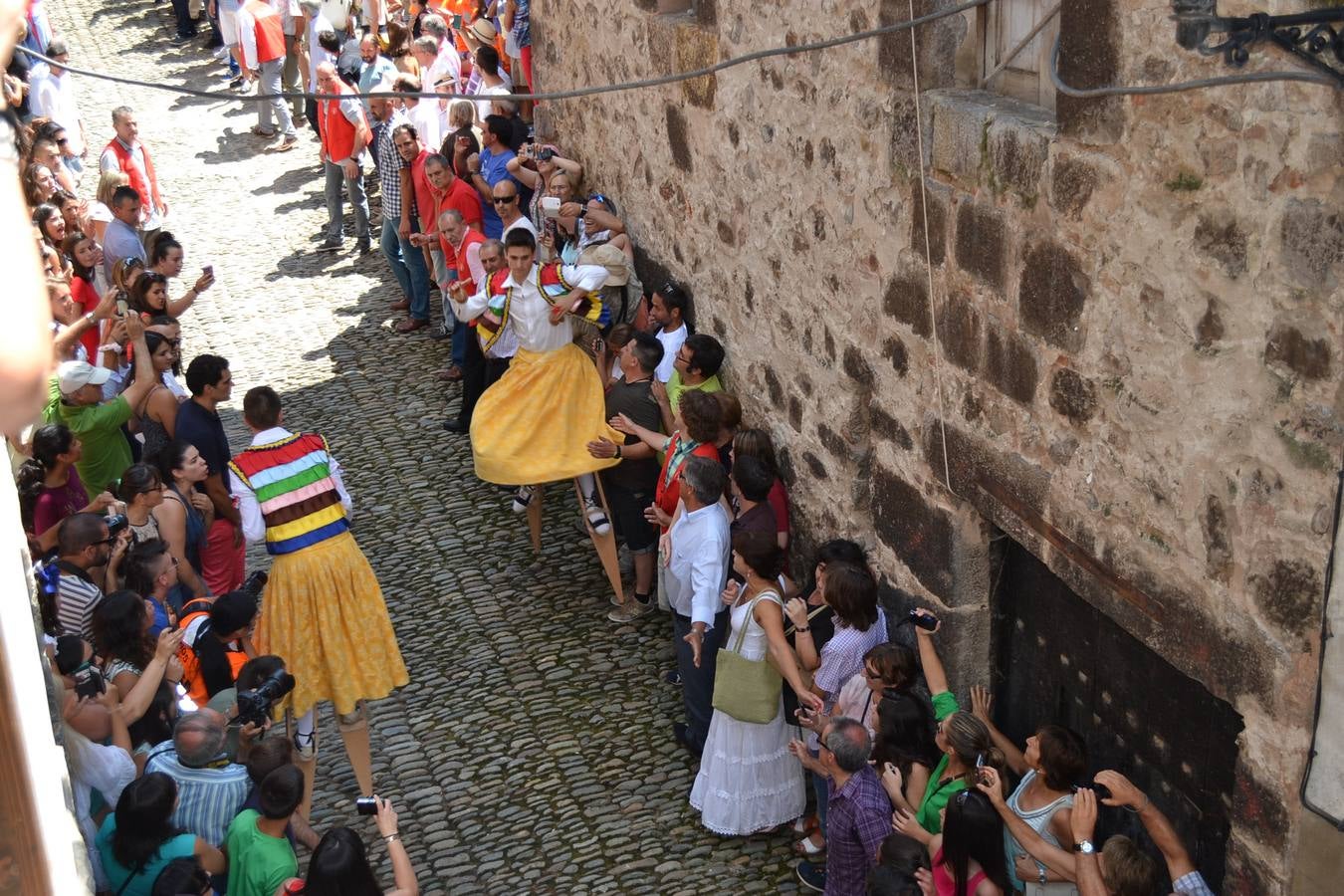 Los danzadores cumplieron con la santa