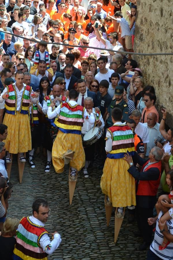 Los danzadores cumplieron con la santa