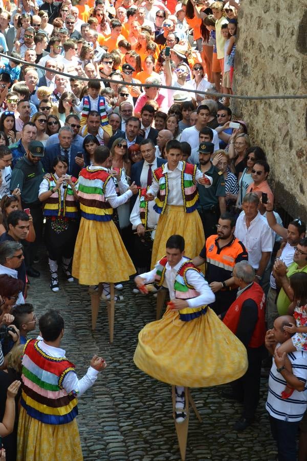 Los danzadores cumplieron con la santa