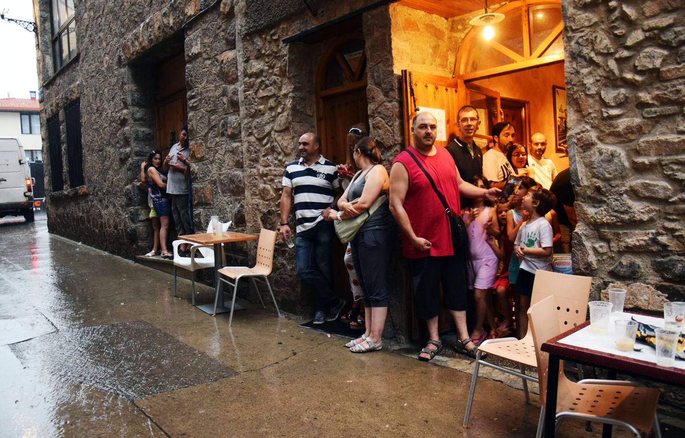 La lluvia contra los zancos