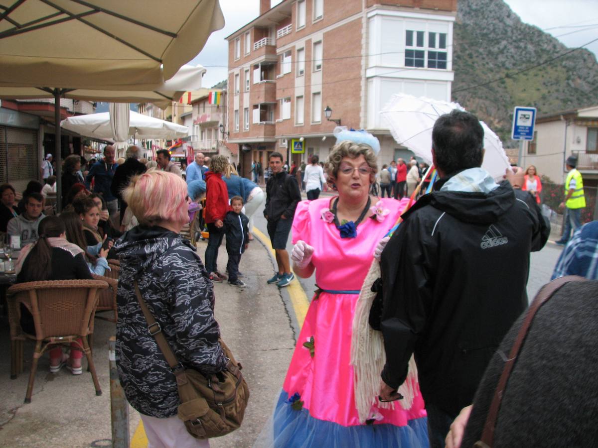 Los &#039;Cuquis&#039; organizan un desfile gay por las fiestas