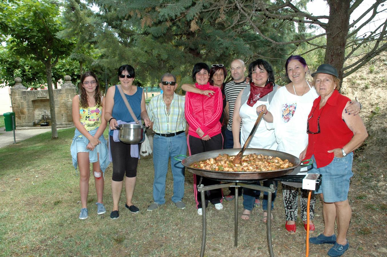 Paellada popular en el Parque Arana de Ábalos