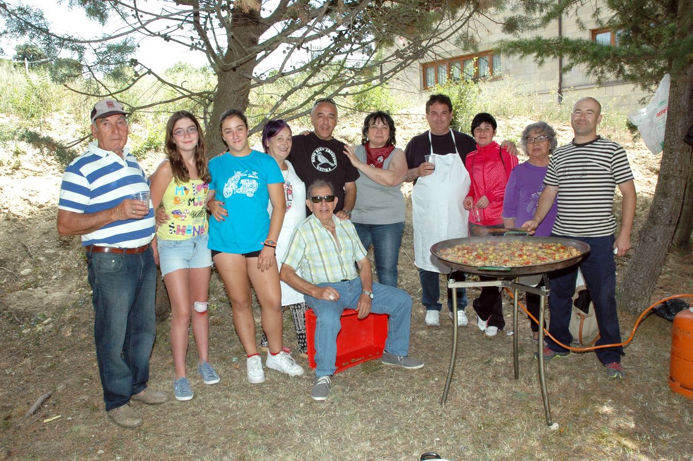 Paellada popular en el Parque Arana de Ábalos