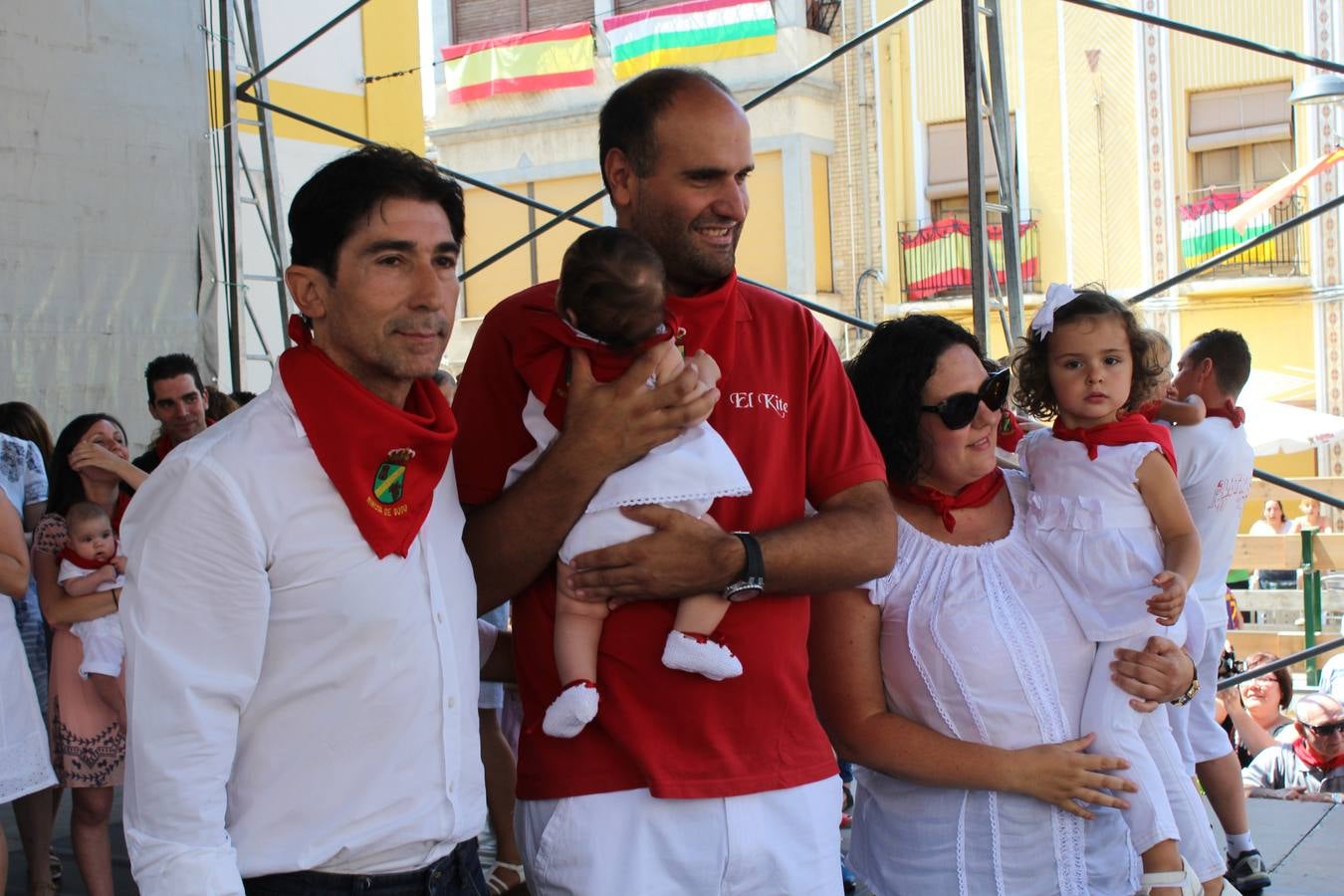 Rincón impone el pañuelo de fiestas a los niños nacidos en el último año