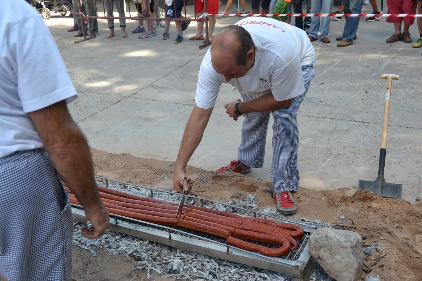 Fiesta para recordar el record Guiness del chorizo mas largo en Camprovín