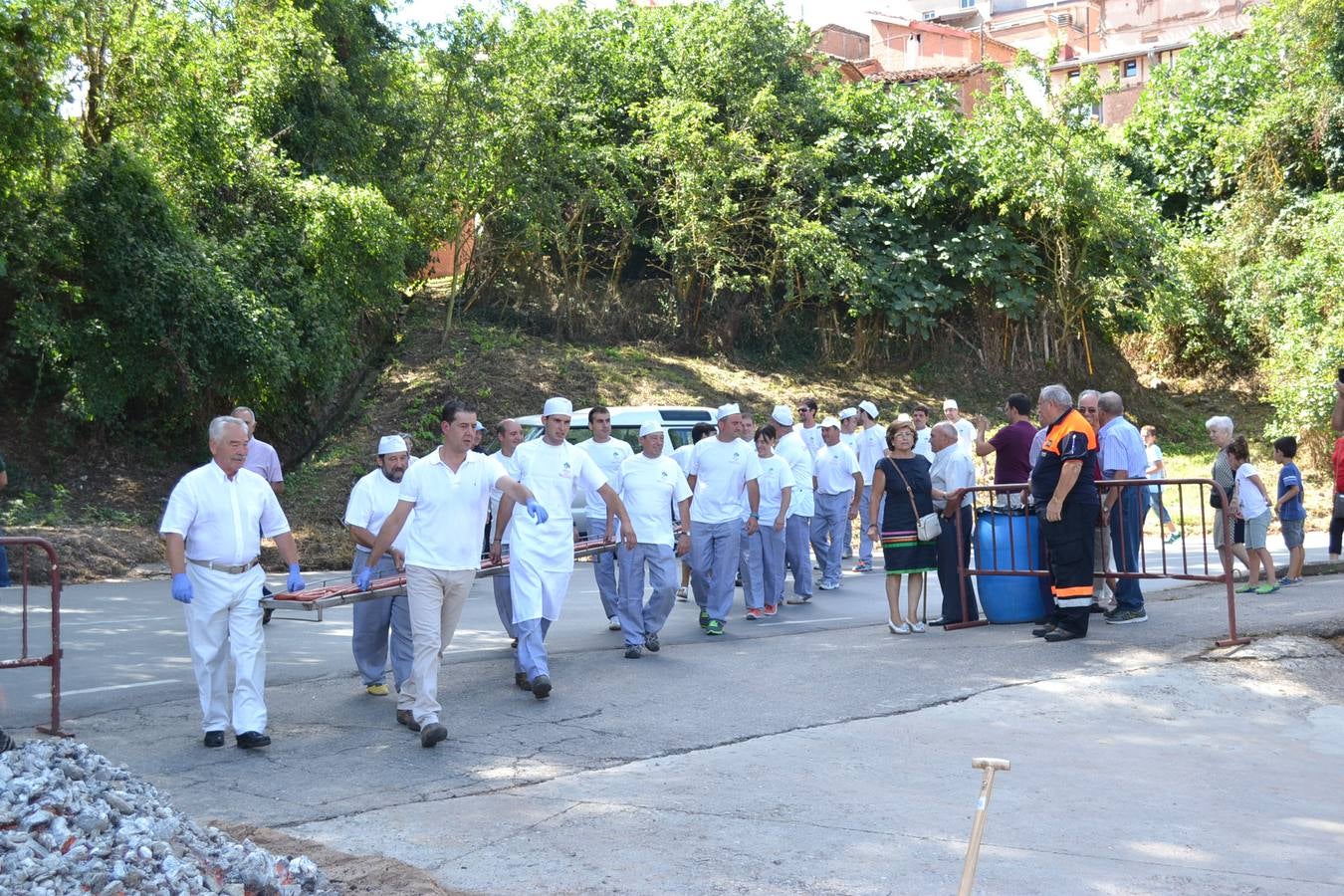 Fiesta para recordar el record Guiness del chorizo mas largo en Camprovín