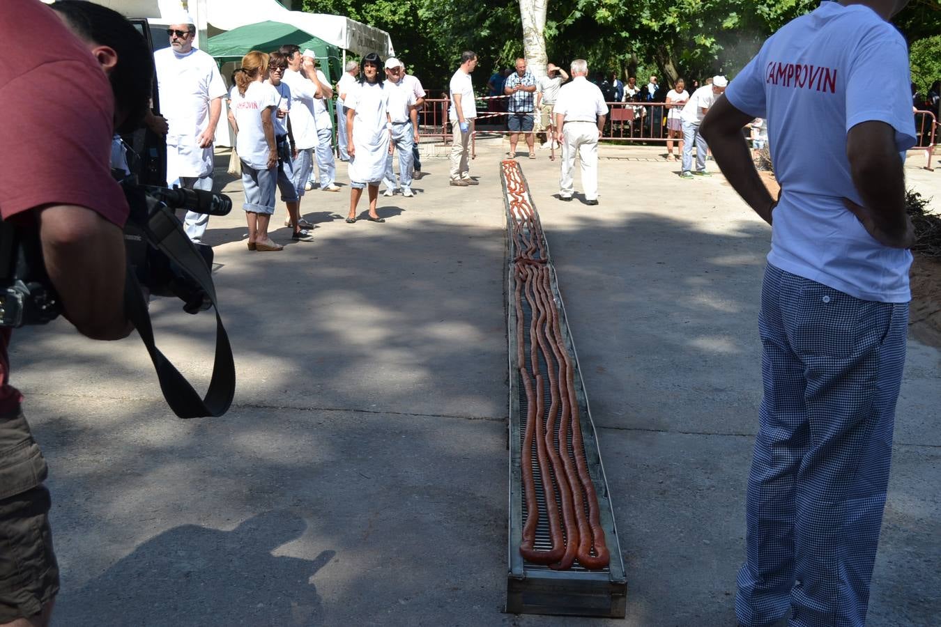 Fiesta para recordar el record Guiness del chorizo mas largo en Camprovín