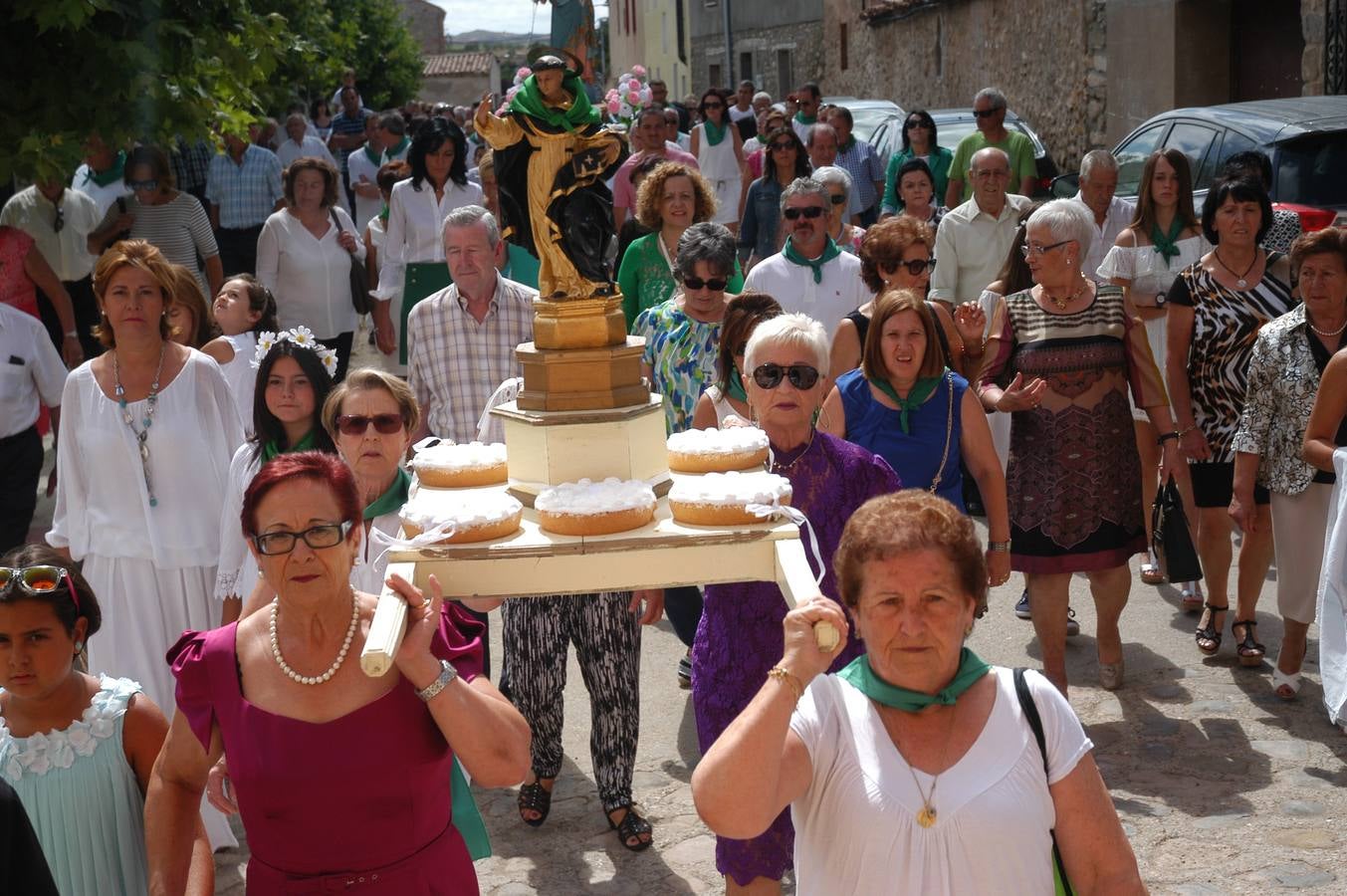 Procesión y ofrenda de flores en honor a la Virgen del Rosario y San Vicente Ferrer en Valverde