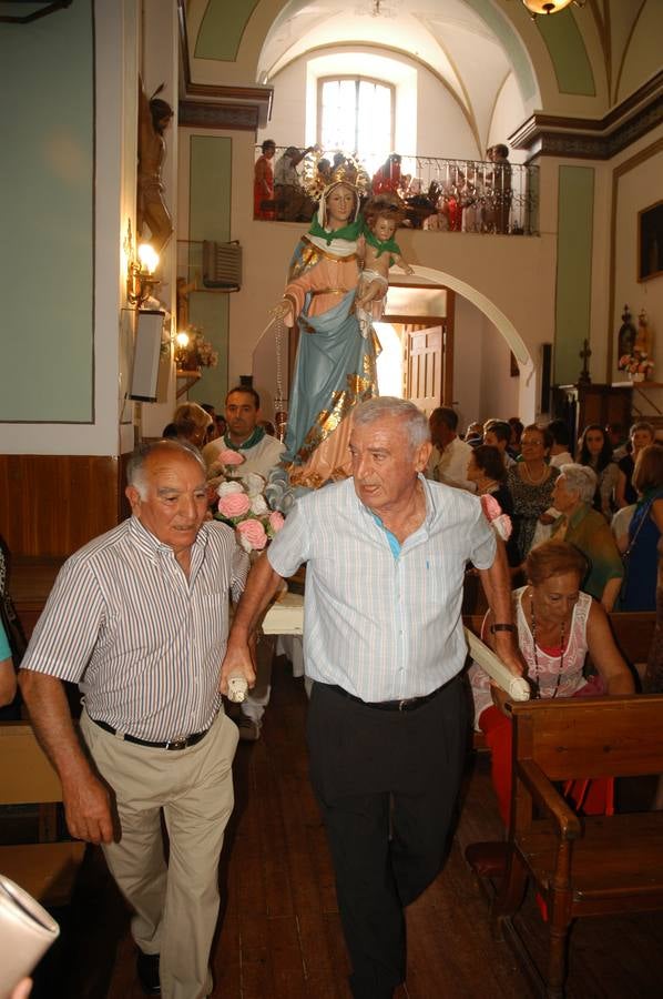 Procesión y ofrenda de flores en honor a la Virgen del Rosario y San Vicente Ferrer en Valverde