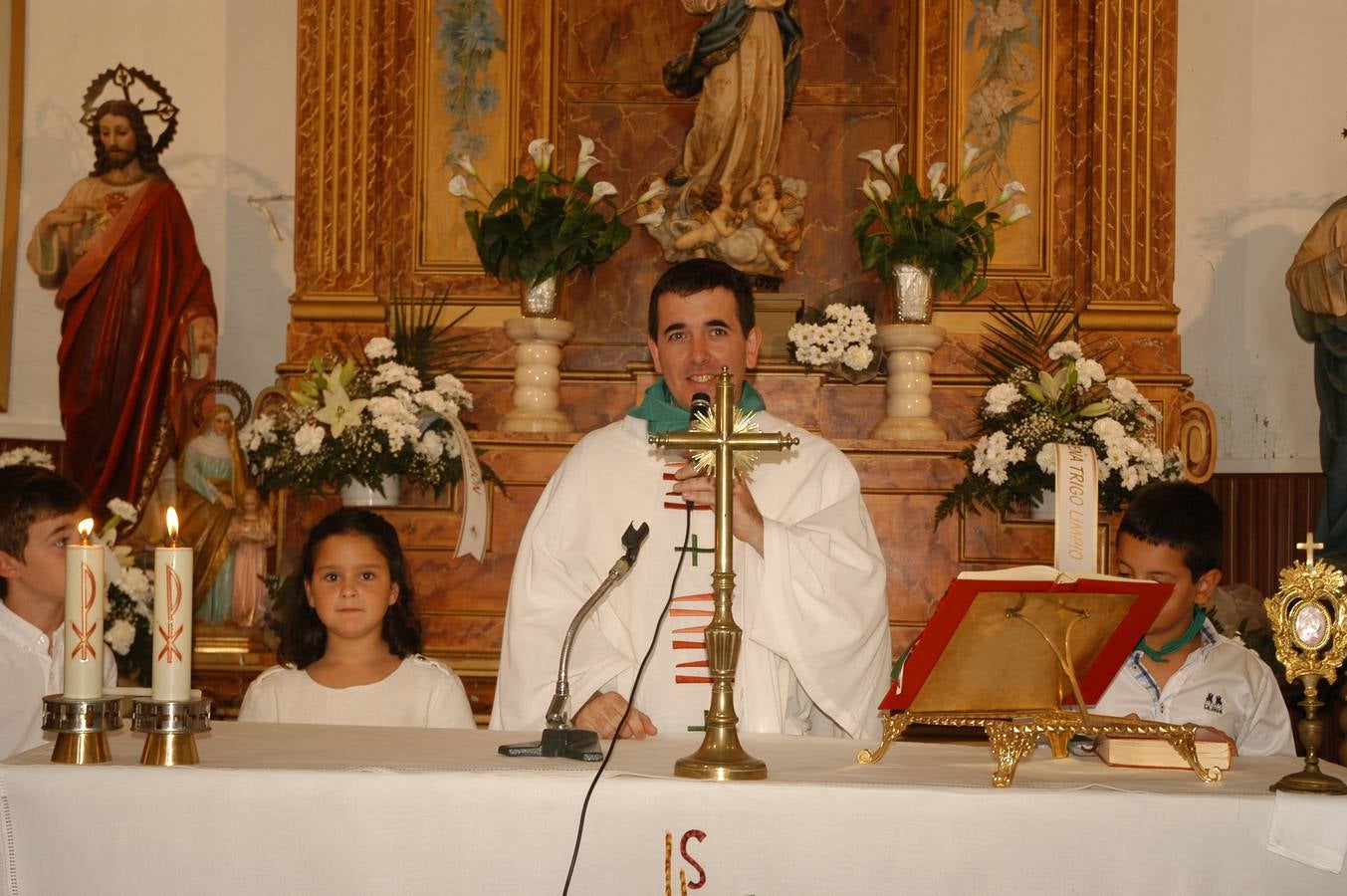 Procesión y ofrenda de flores en honor a la Virgen del Rosario y San Vicente Ferrer en Valverde