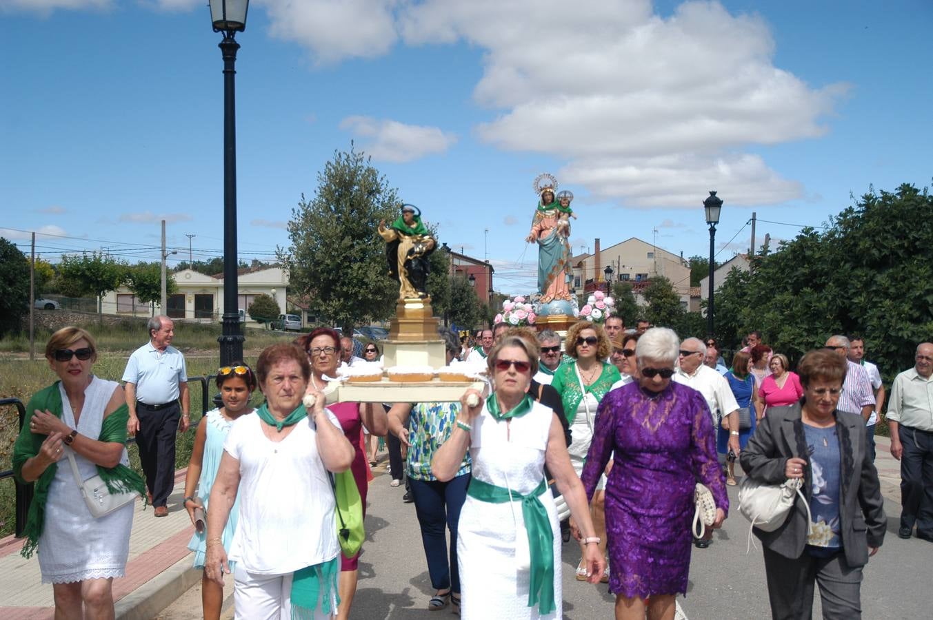 Procesión y ofrenda de flores en honor a la Virgen del Rosario y San Vicente Ferrer en Valverde