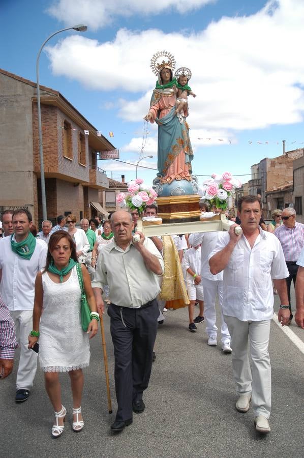 Procesión y ofrenda de flores en honor a la Virgen del Rosario y San Vicente Ferrer en Valverde