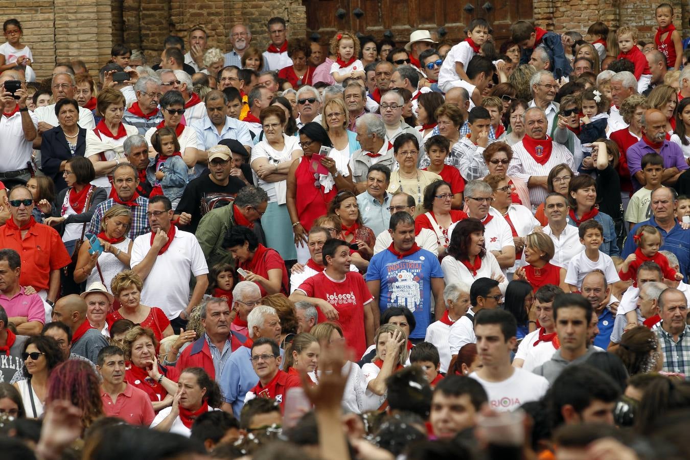 El chupinazo desata la fiesta en Alfaro