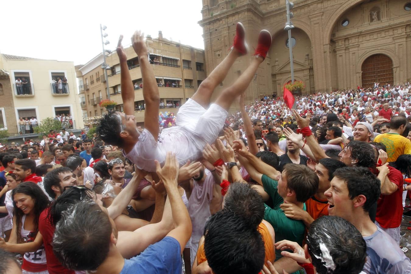 El chupinazo desata la fiesta en Alfaro