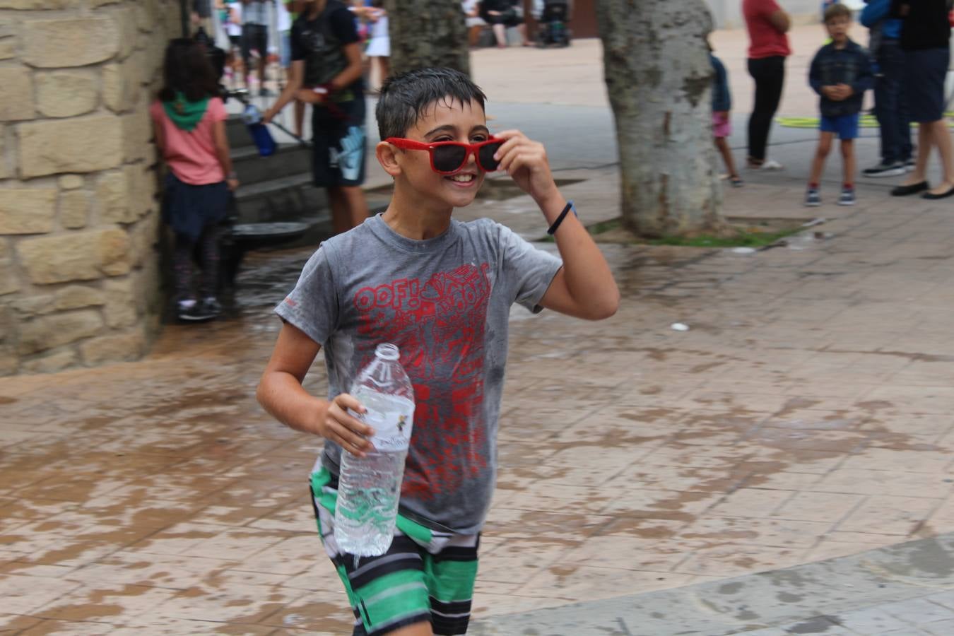 El agua toma las fiestas en Alcanadre