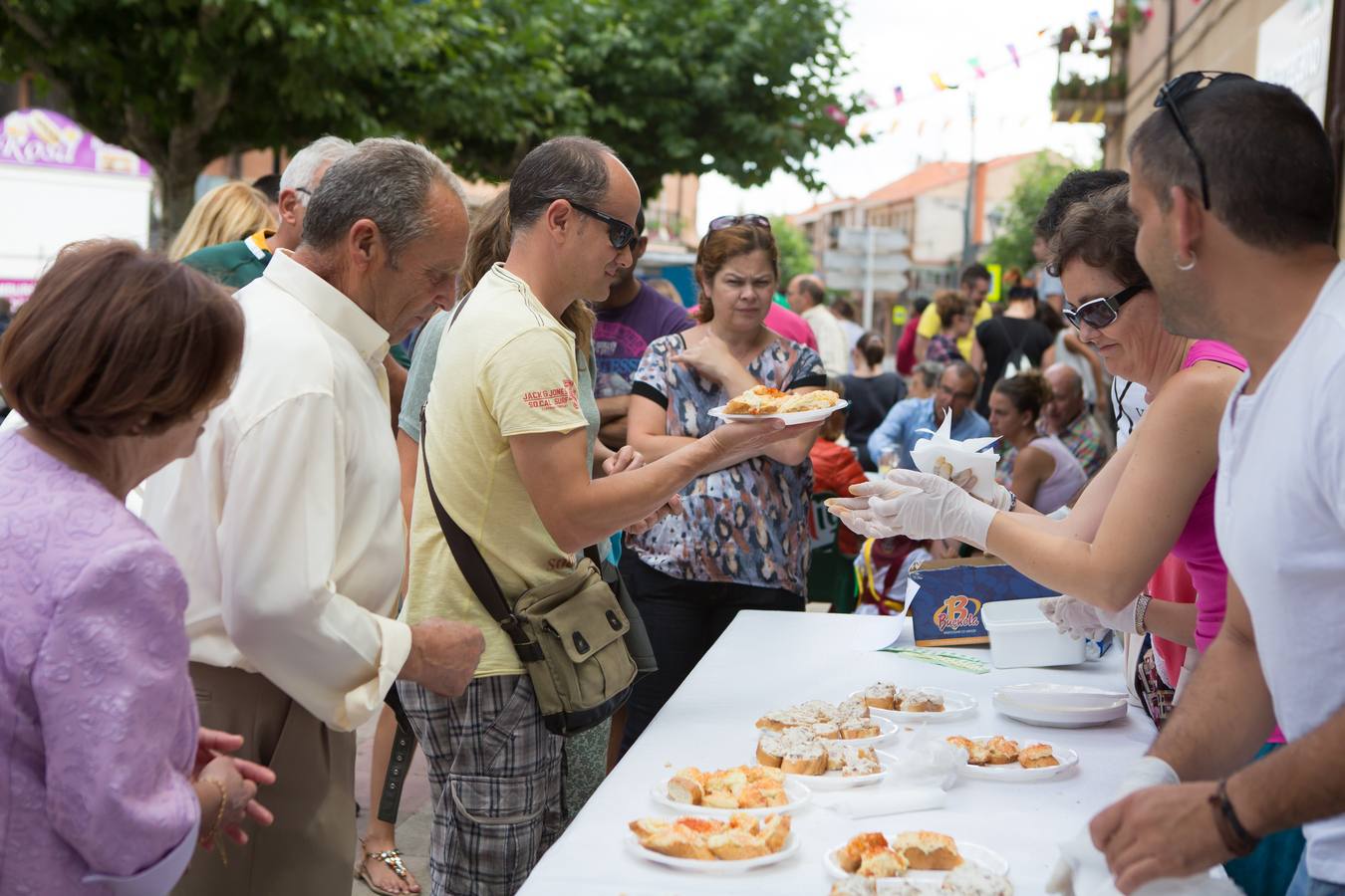 Procesión y degustaciones en Navarrete