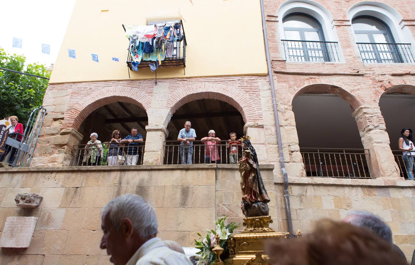 Procesión y degustaciones en Navarrete