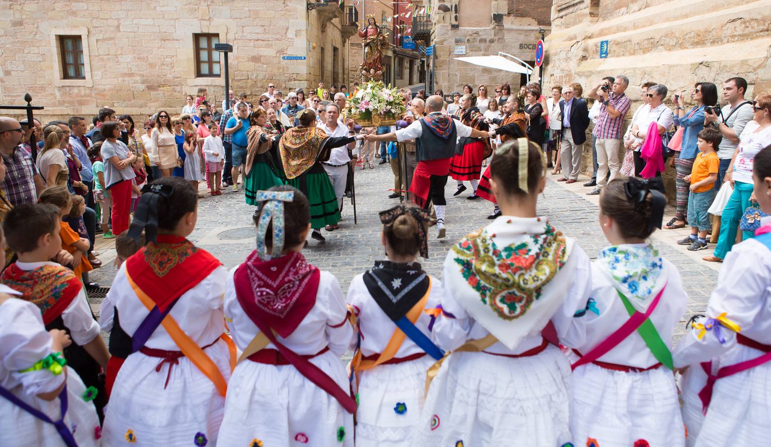 Procesión y degustaciones en Navarrete