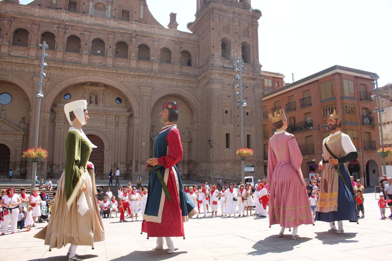 Alfaro dedica la jornada a las mujeres en su quinto día de fiestas