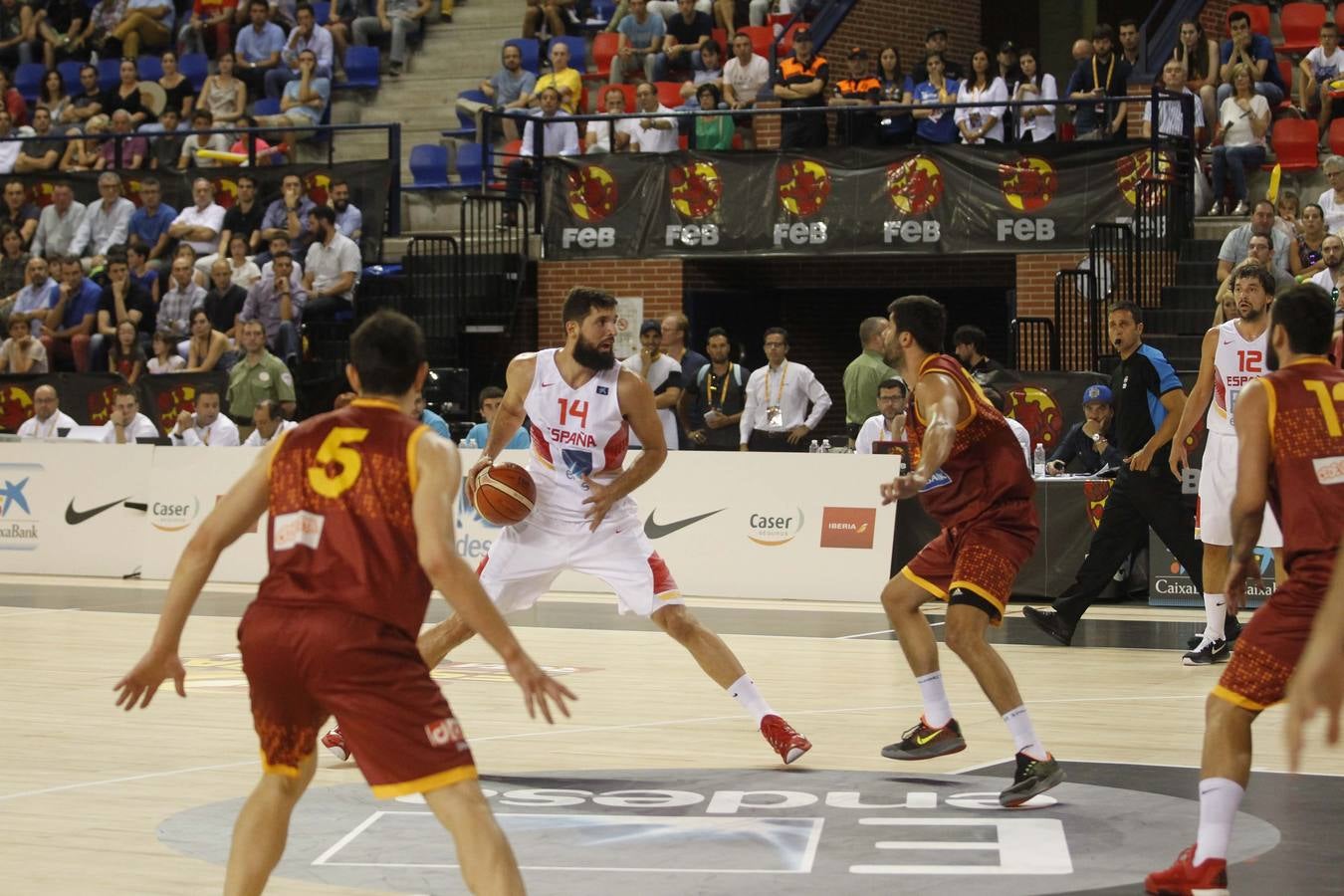 España machaca a Macedonia en Logroño