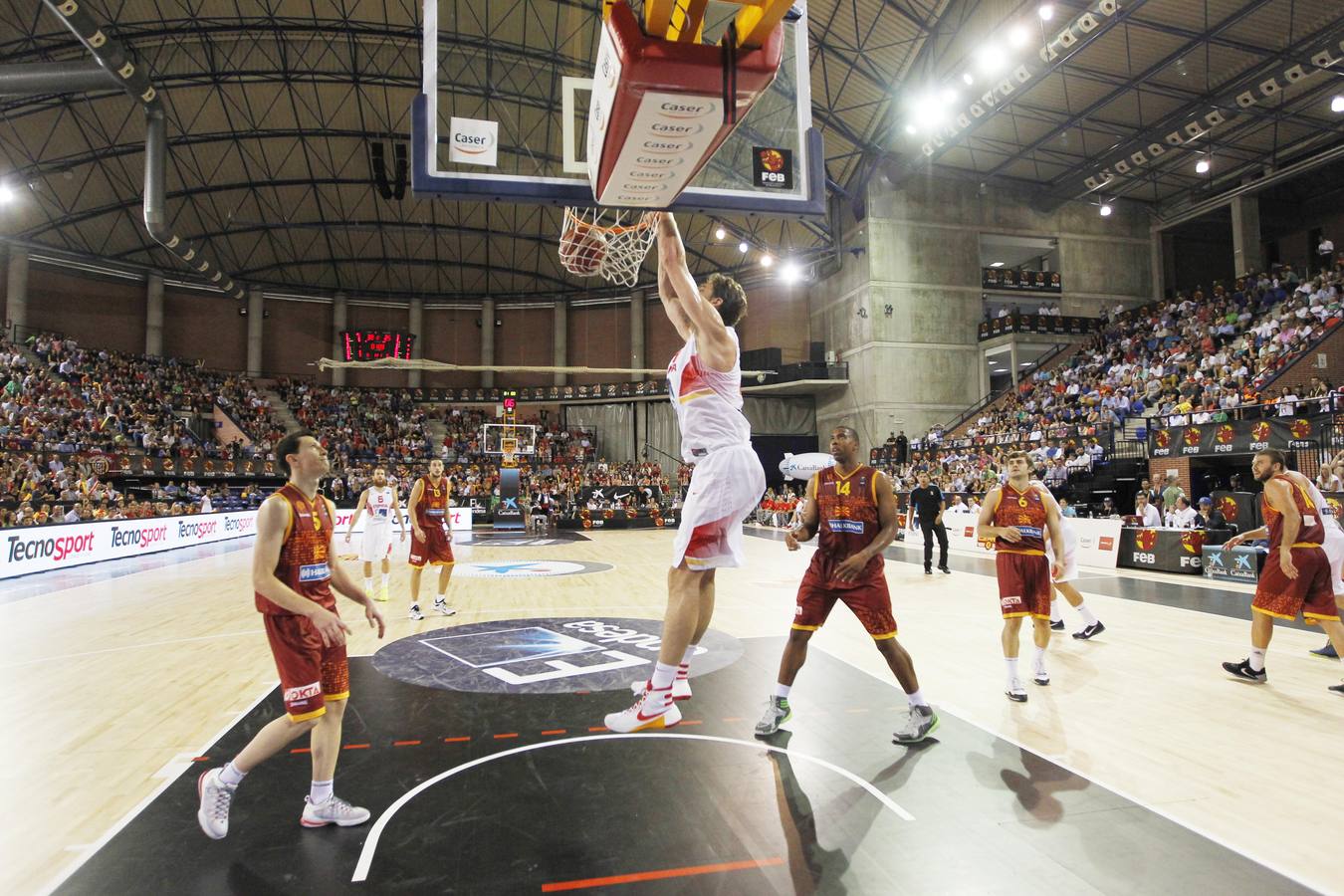 España machaca a Macedonia en Logroño