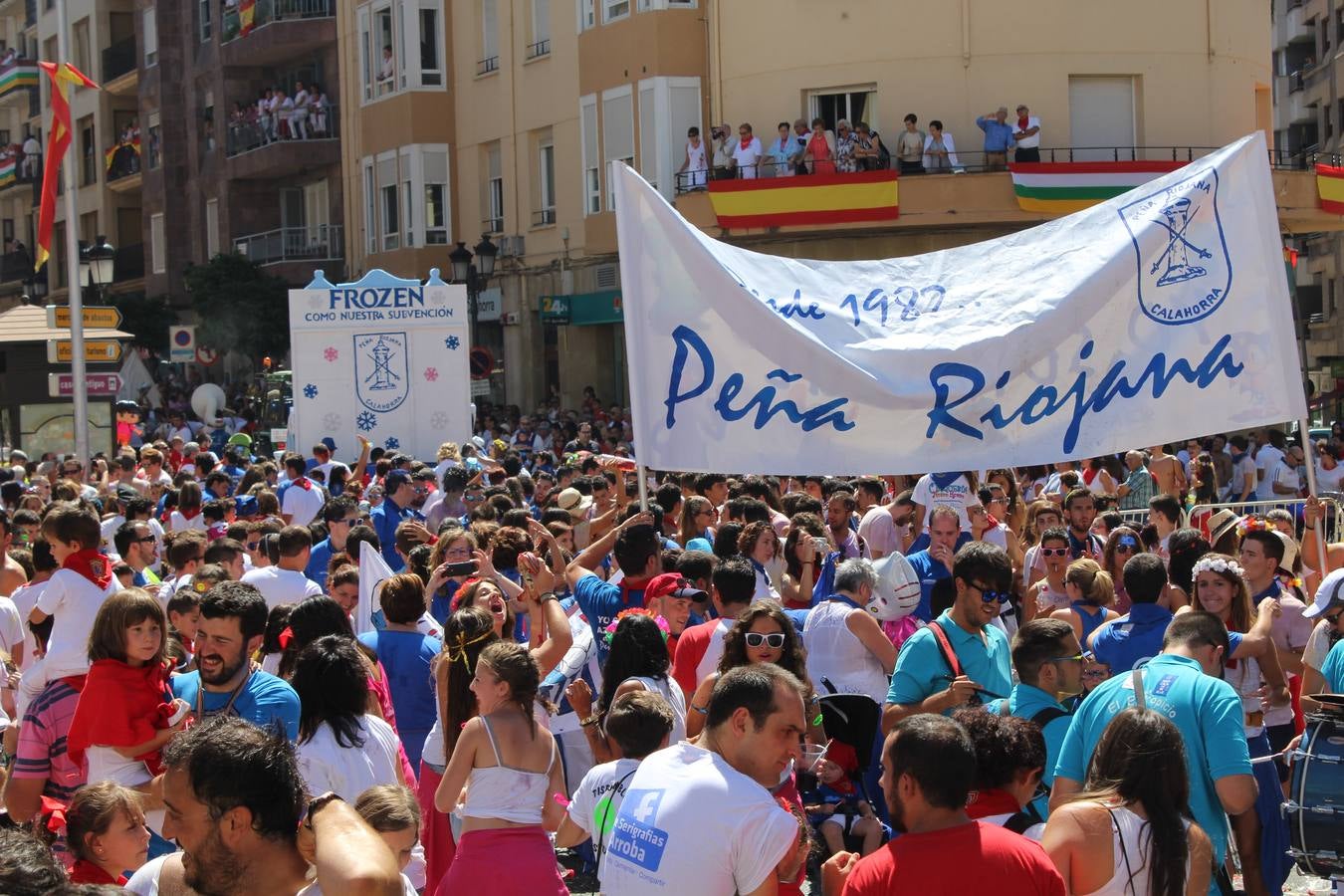 Las carrozas llenan las calles de Calahorra