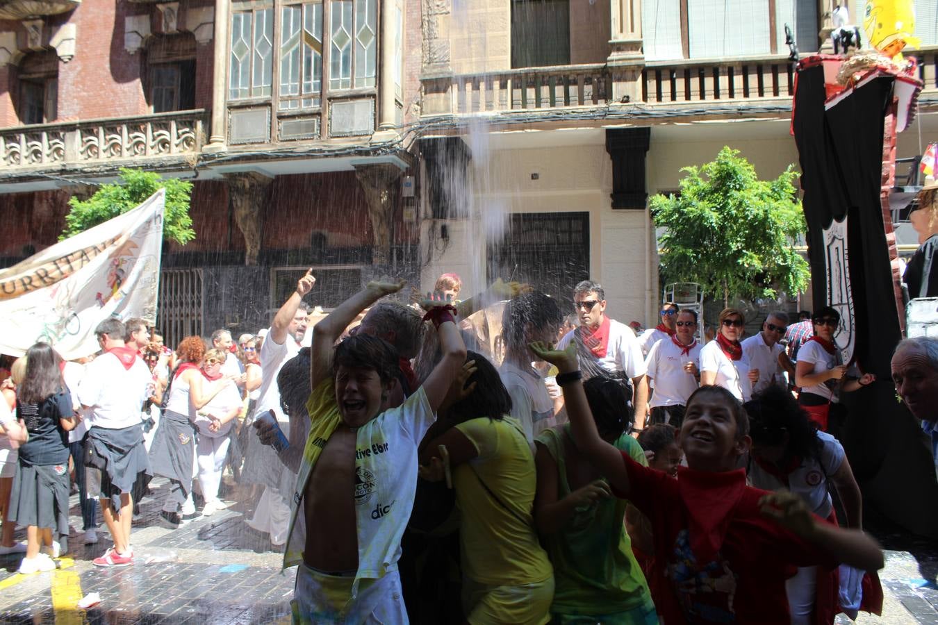 Las carrozas llenan las calles de Calahorra