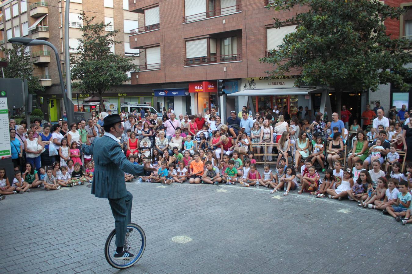 Arnedo flipa con malabares