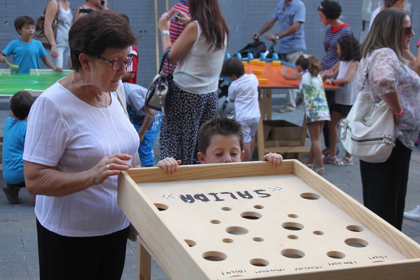 Arnedo flipa con malabares