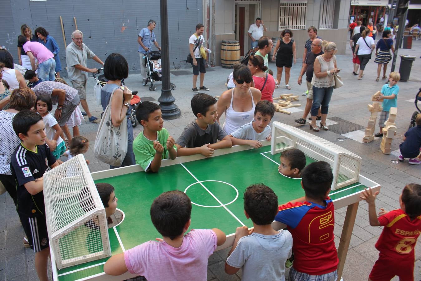 Arnedo flipa con malabares