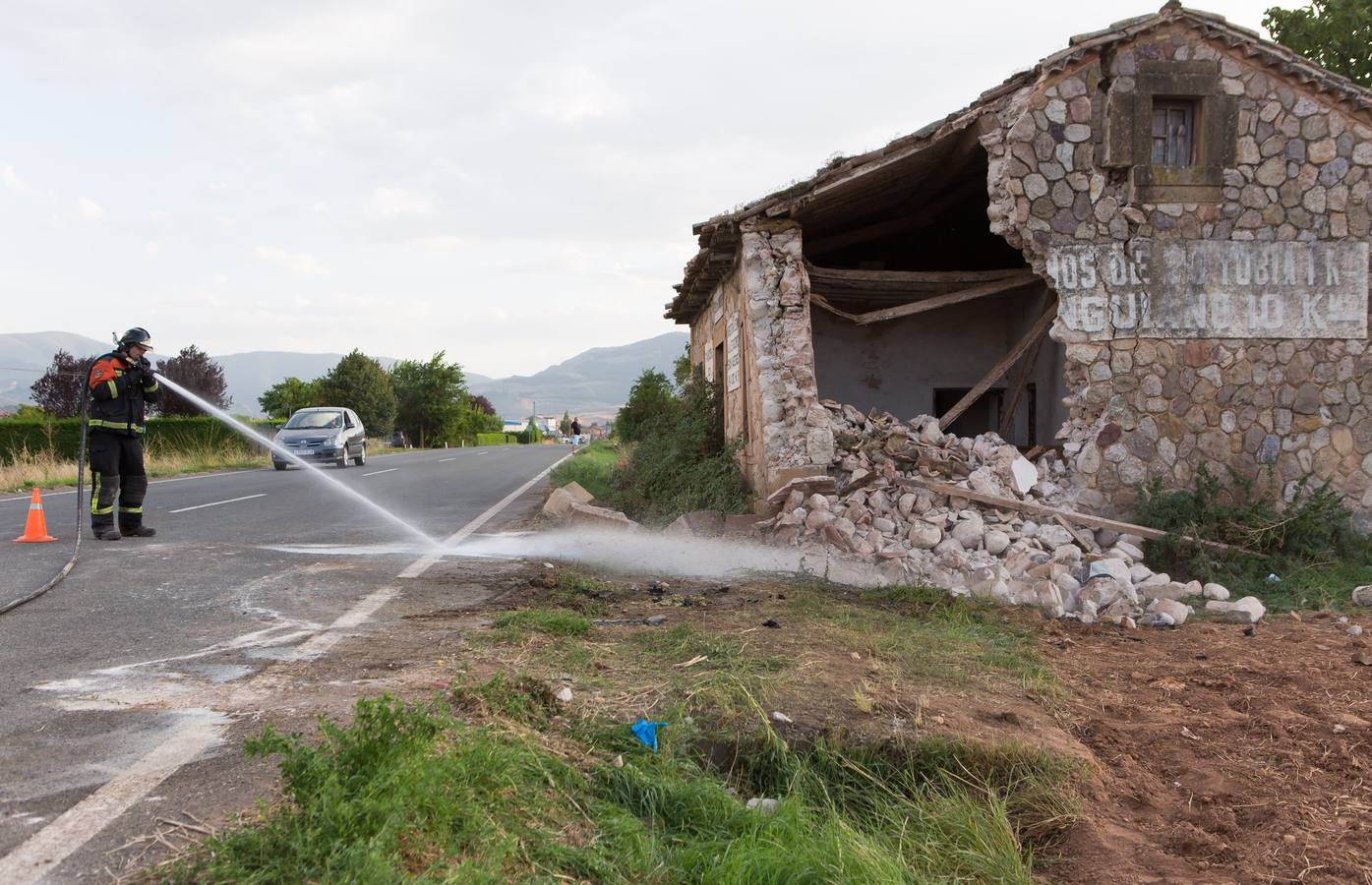 Fallece un conductor tras empotrar su vehículo contra un edificio en Baños