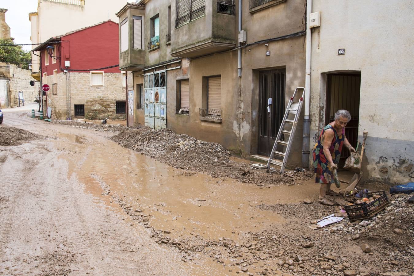 San Asensio despierta entre barro