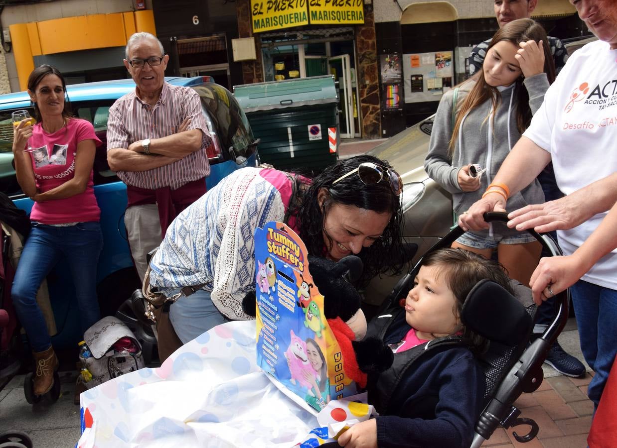 Venta solidaria de pollo en el bar Zikos a beneficio de Kike y Meritxel