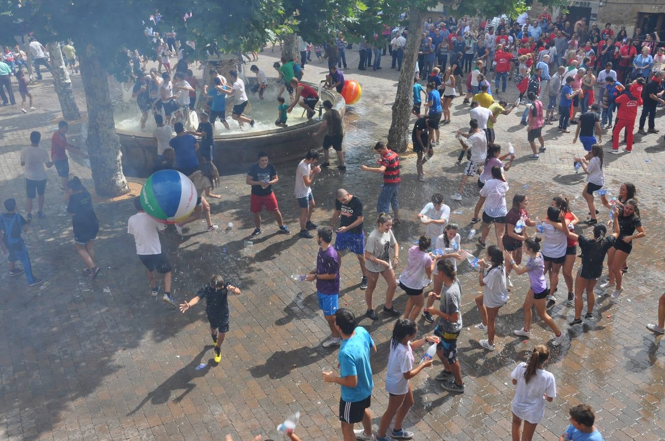 Agua para empezar las fiestas de San Vicente
