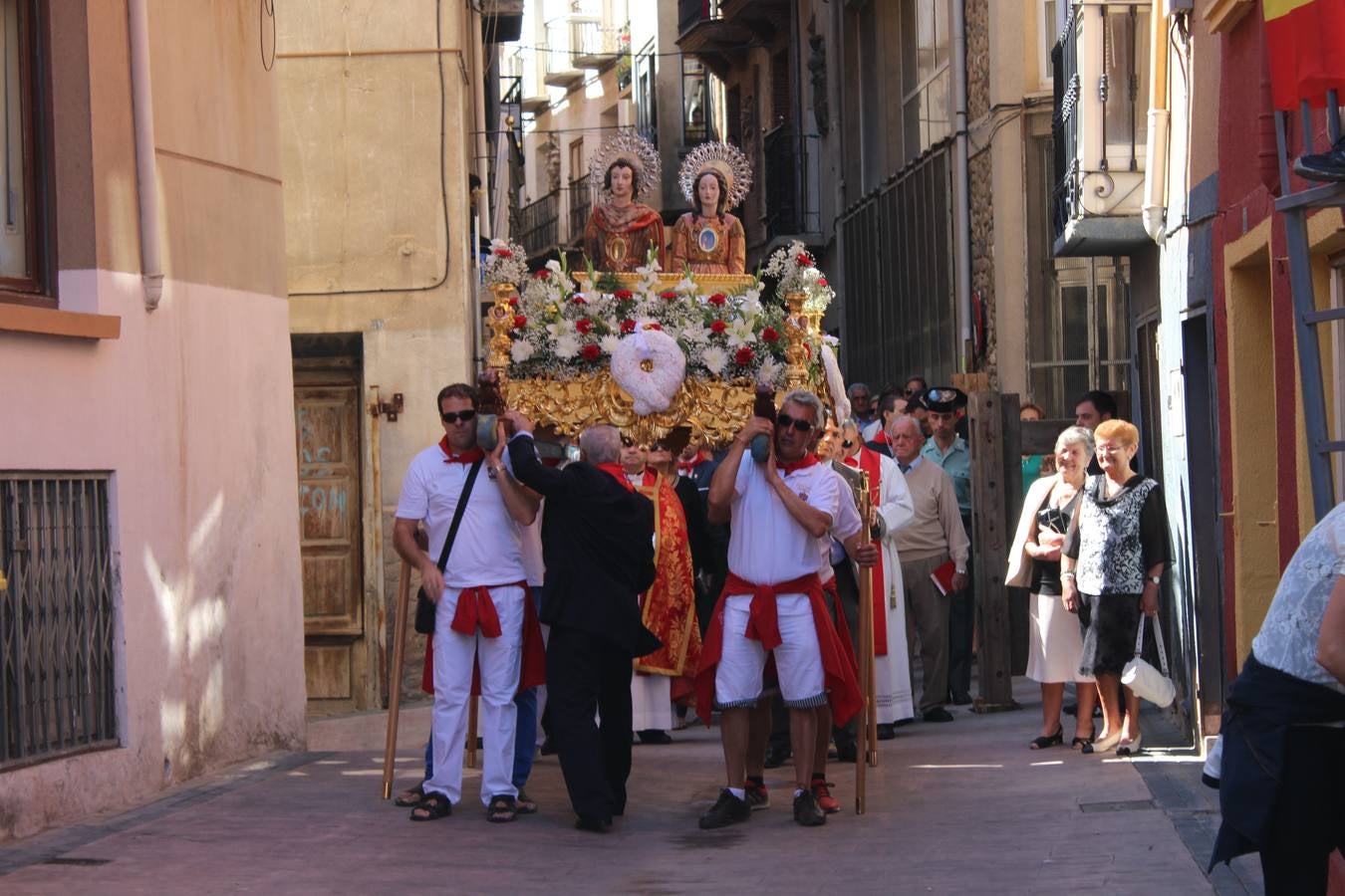 Autol, de procesión por San Adrián y Santa Natalia